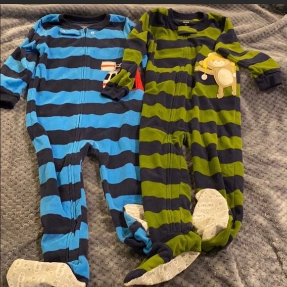 Carter's Pajamas 2 Gc Fleece Pajamas One Piece Footed Zip Ups One